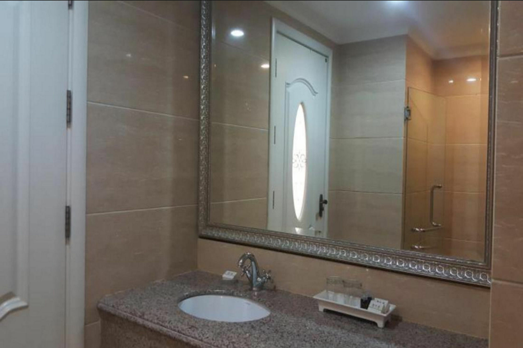 Lk Noble Suite Паттая Екстер'єр фото